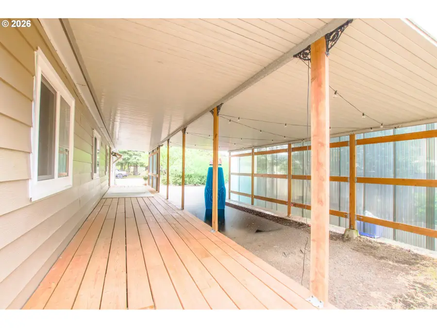 1431 Maple St, Florence, OR 97439 - #3