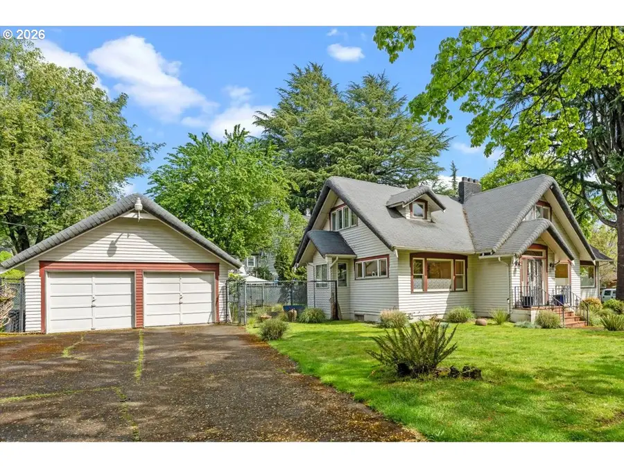 651 SE Manchester Pl, Portland, OR 97202 - #2