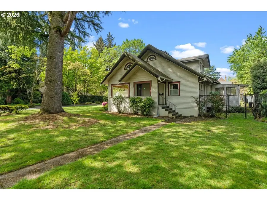 651 SE Manchester Pl, Portland, OR 97202 - #3