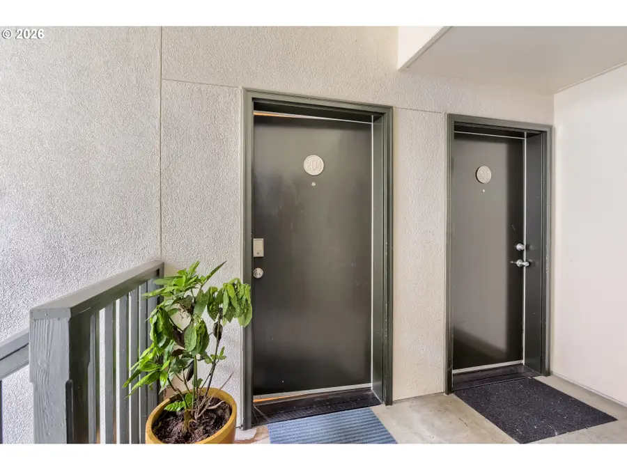1009 NW Hoyt St #204, Portland, OR 97209 - #2