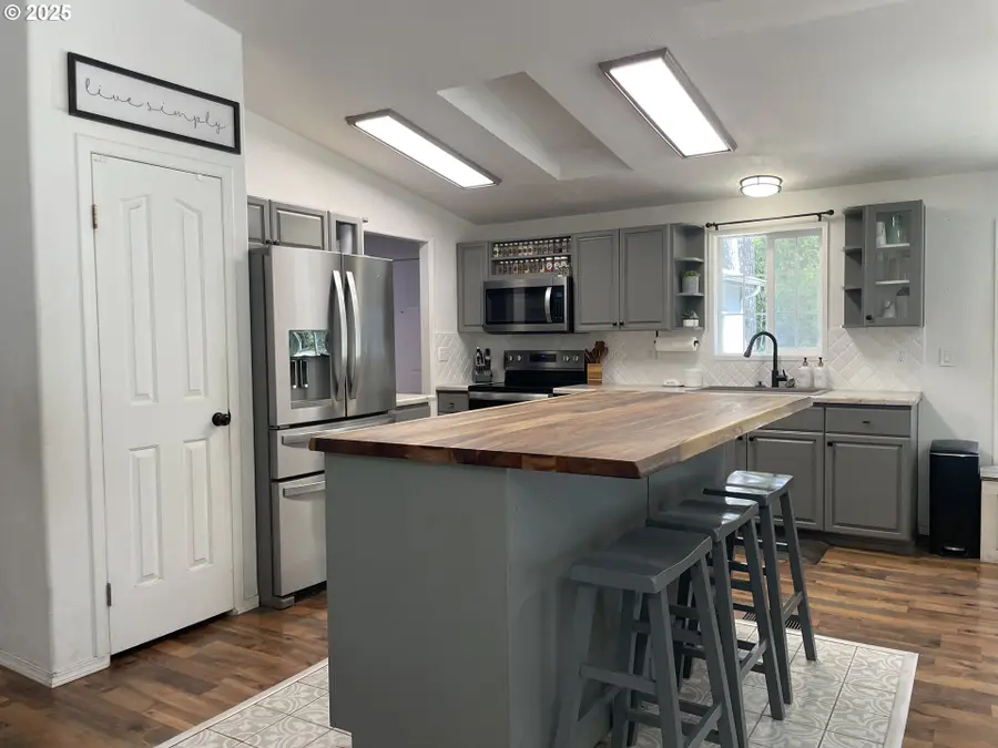 56129 Tom Smith Rd, Bandon, OR 97411 - Image #2