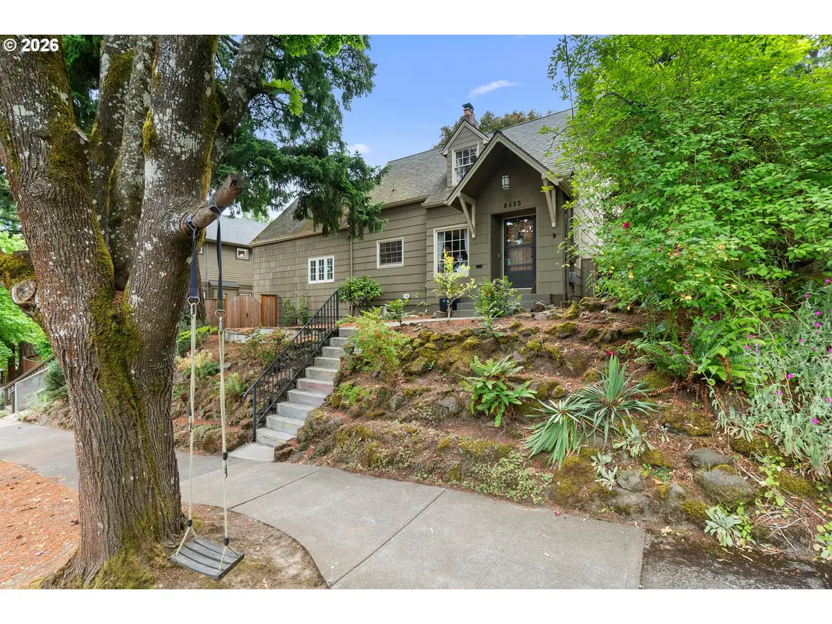 8435 SW 11th Ave, Portland, OR 97219 - #1