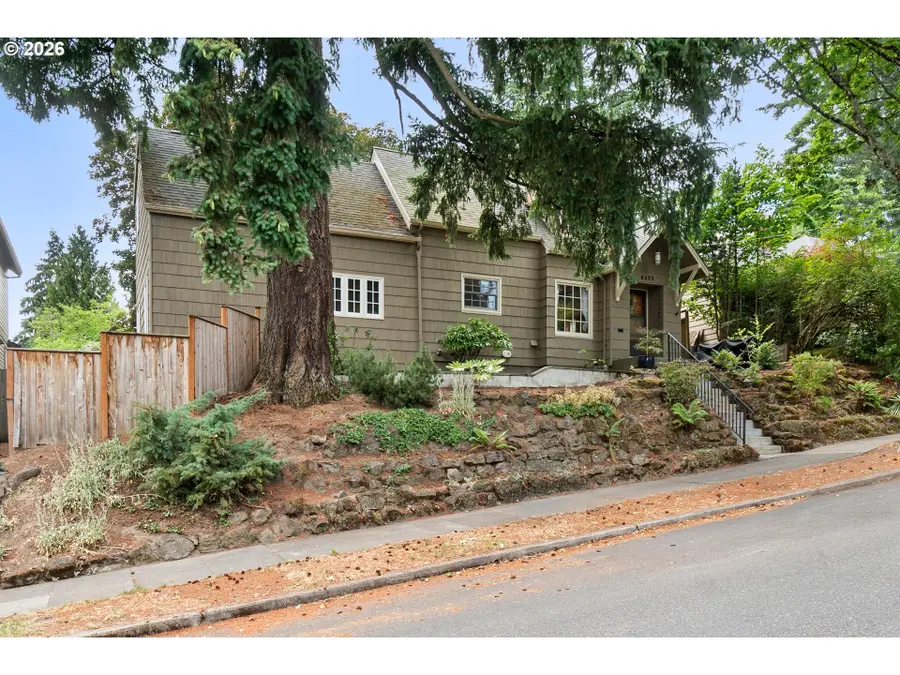 8435 SW 11th Ave, Portland, OR 97219 - #2