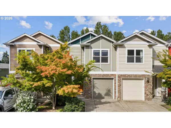 211 Silver St #2i, Silverton, OR 97381