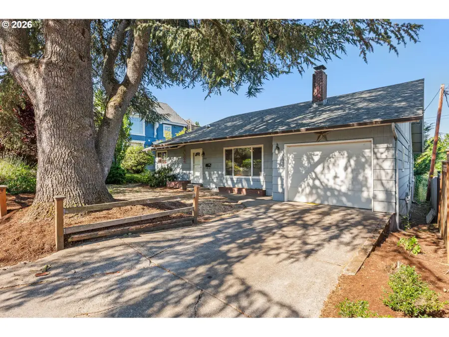 2042 Lincoln St, Eugene, OR 97405 - #2