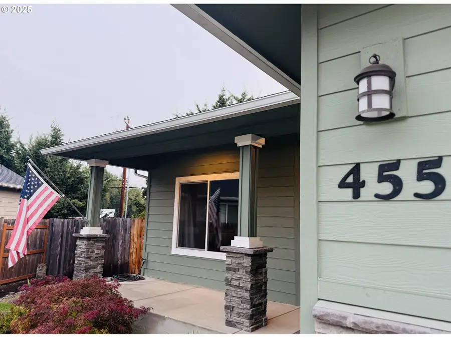 455 SE Woody Ct, Myrtle Creek, OR 97457 - Image #2