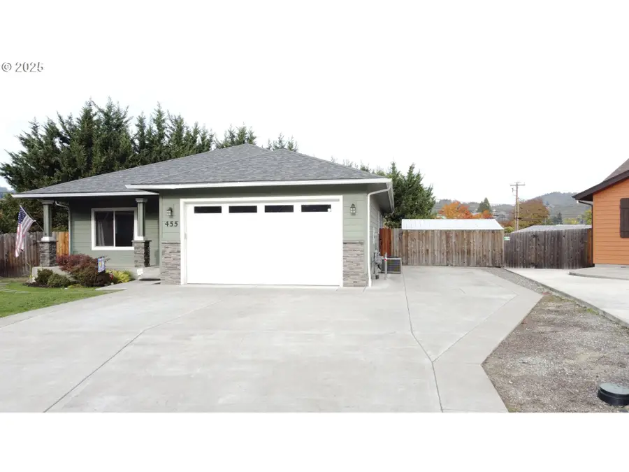 455 SE Woody Ct, Myrtle Creek, OR 97457 - Image #3