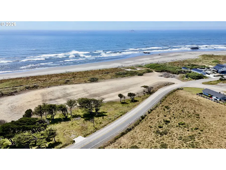 900 Old Coast Rd #3, Wedderburn, OR 97444 - #3