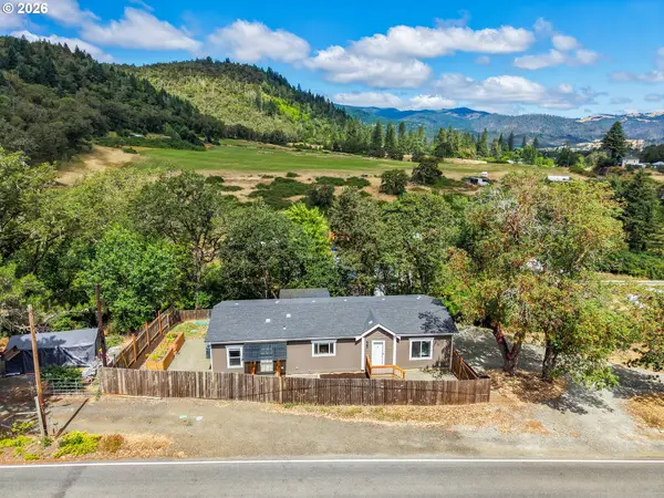 4458 Shoestring Rd, Riddle, OR 97469