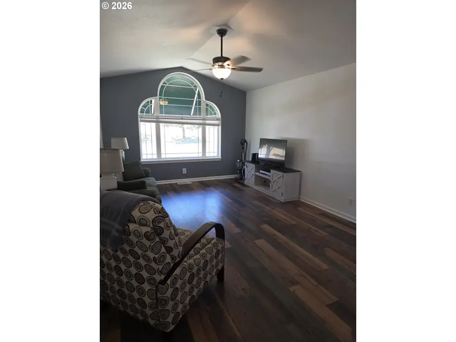 260 Village Dr, Winchester, OR 97495 - #3