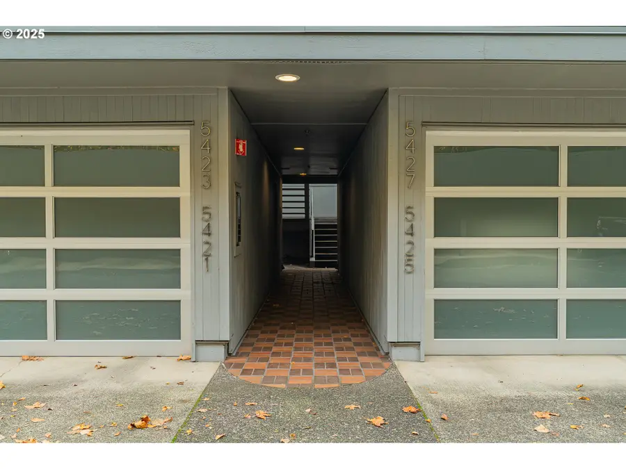 5425 SW View Point Ter, Portland, OR 97239 - Image #3