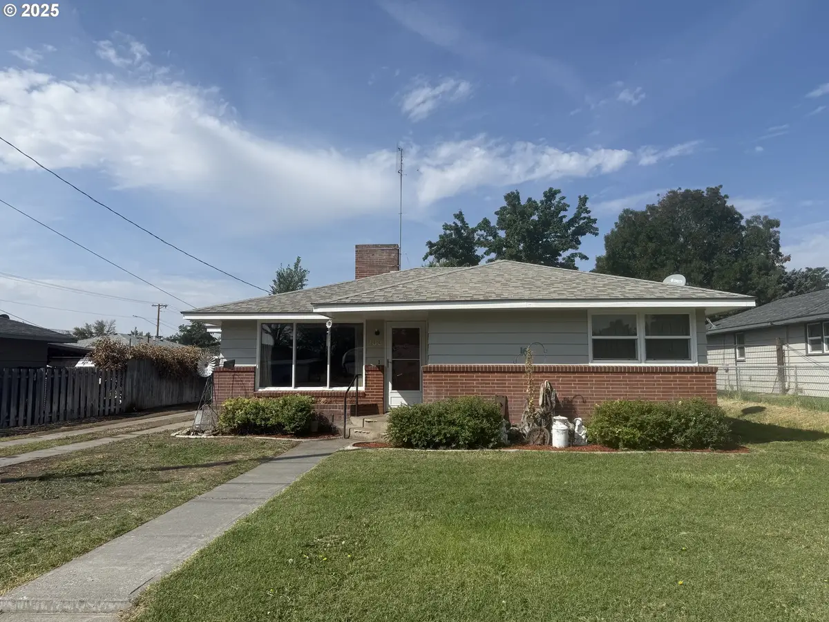 230 SW Butte Dr, Hermiston, OR 97838 - Image #1