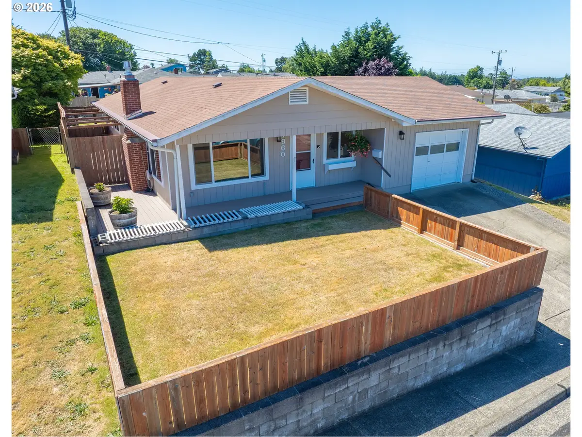 1960 Lincoln St, North Bend, OR 97459 - #1