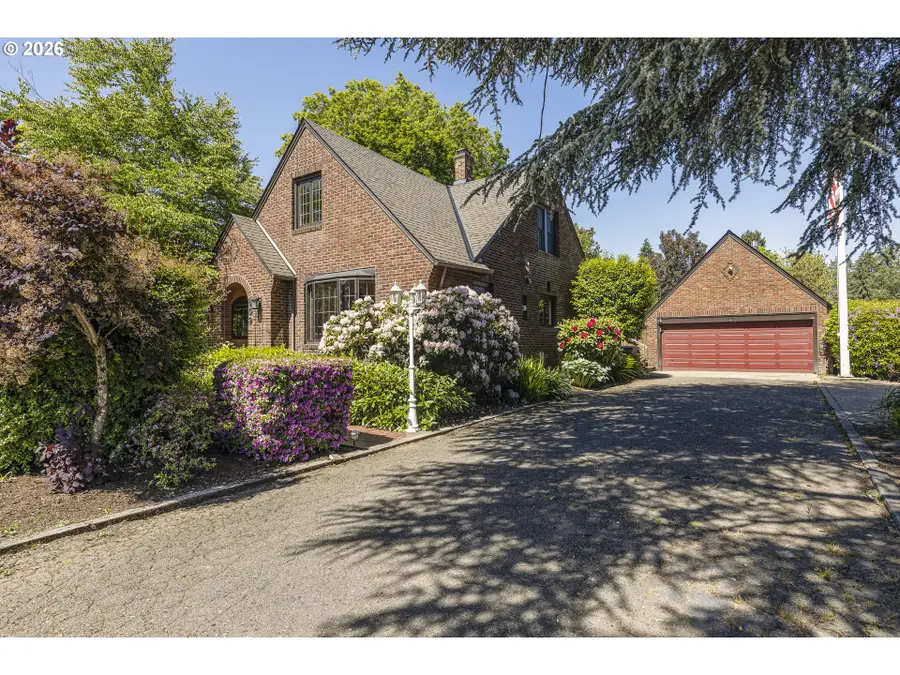 809 NE Jackson School Rd, Hillsboro, OR 97124 - #2