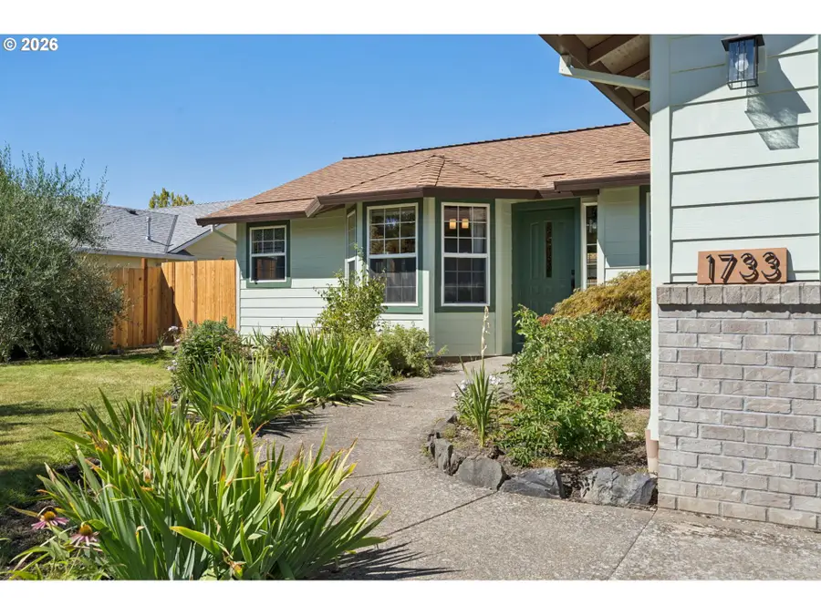 1733 NE Coburn Dr, McMinnville, OR 97128 - #3