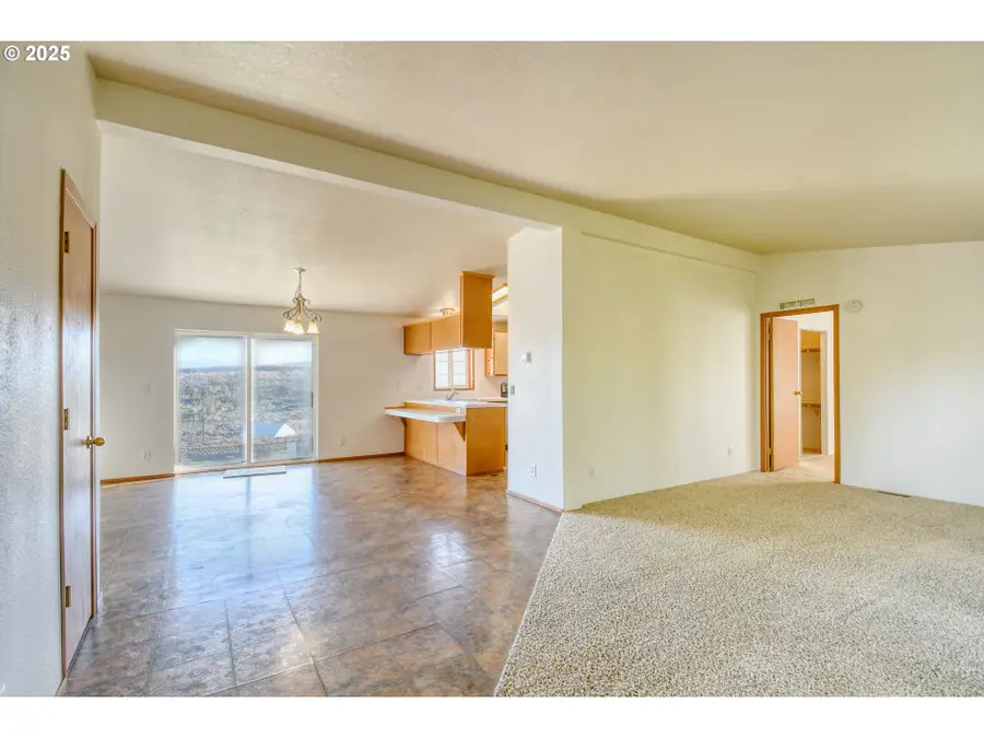 940 SE 9th St, Pendleton, OR 97801 - Image #2