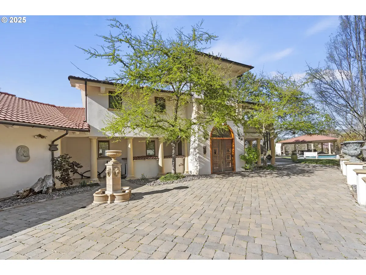 3721 Siskiyou Hwy, Ashland, OR 97520 - Image #1