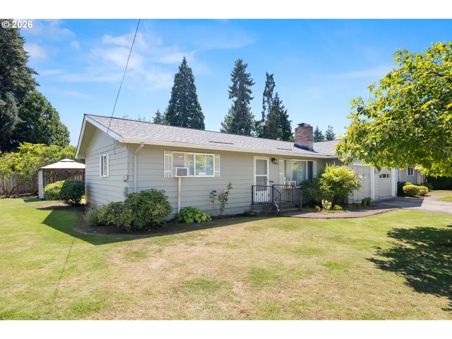 1574 SE Spruce St, Hillsboro, OR 97123 - #3