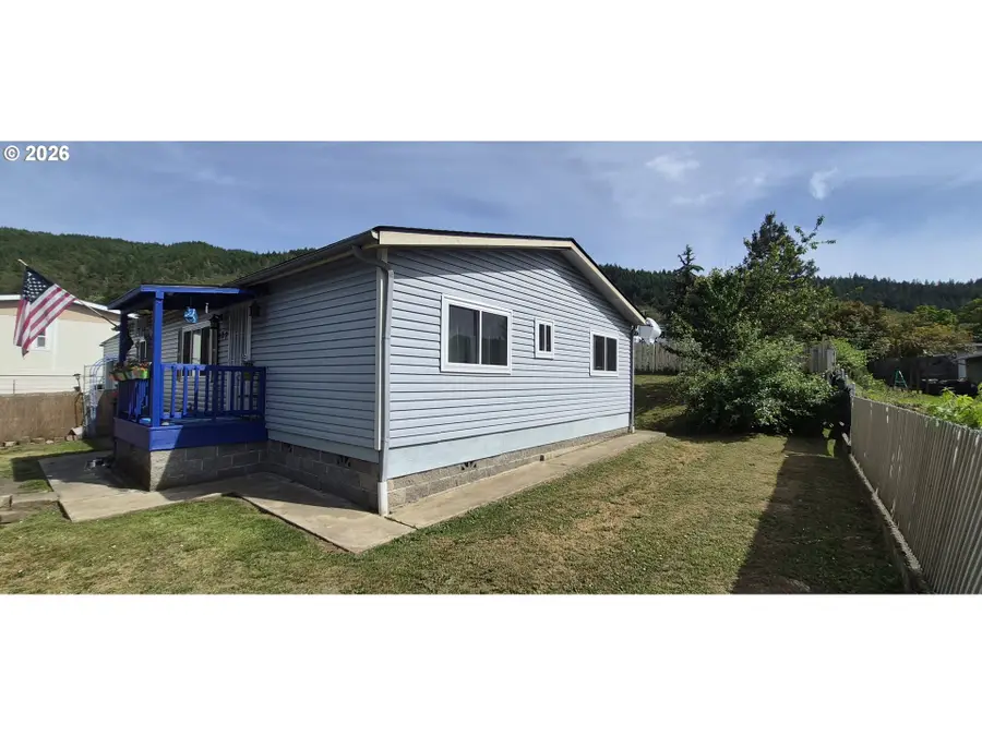 127 Clark St, Tri City, OR 97457 - #3