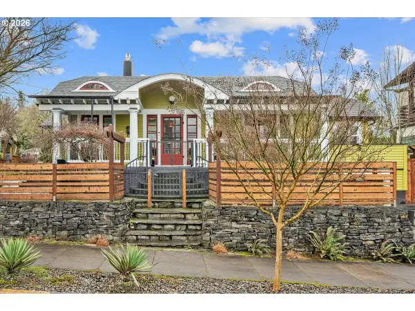 6044 SE Stark St, Portland, OR 97215