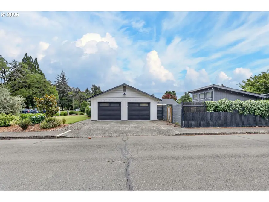 583 SW Allgood St, Dallas, OR 97338 - #2