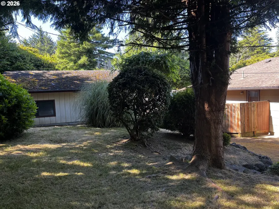 1650 N 17th St, Coos Bay, OR 97420 - #3