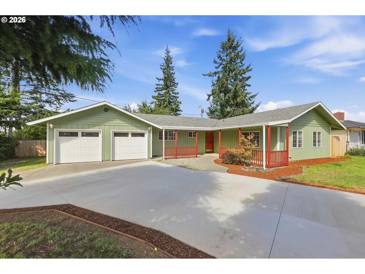 3650 Edgewood Dr, North Bend, OR 97459 - #1