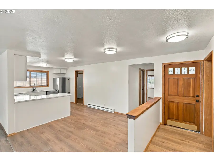 3650 Edgewood Dr, North Bend, OR 97459 - #3