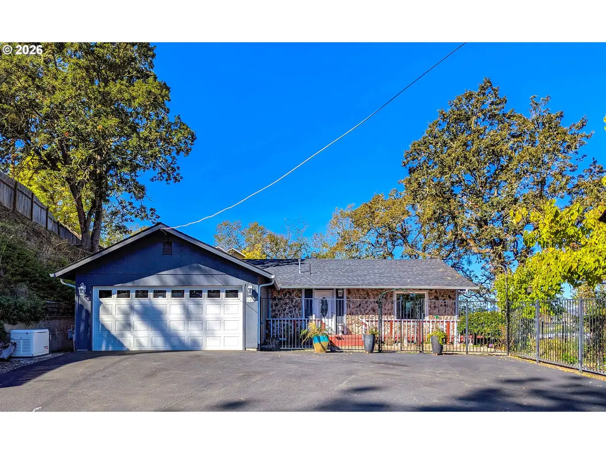 516 SE Colorado Dr, Roseburg, OR 97470 - #1