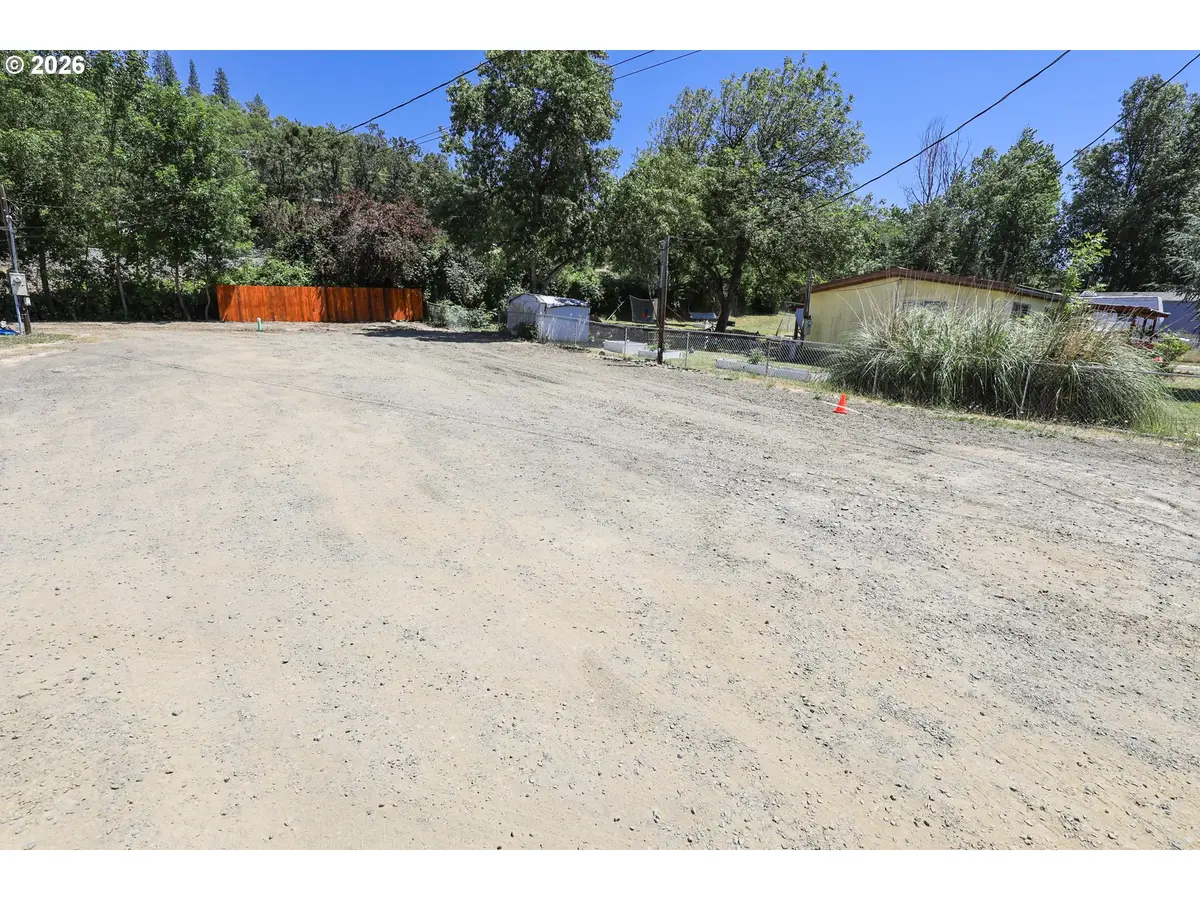 3817 Hooker Rd, Roseburg, OR 97470 - #1