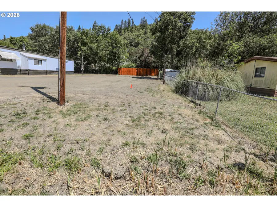 3817 Hooker Rd, Roseburg, OR 97470 - #3