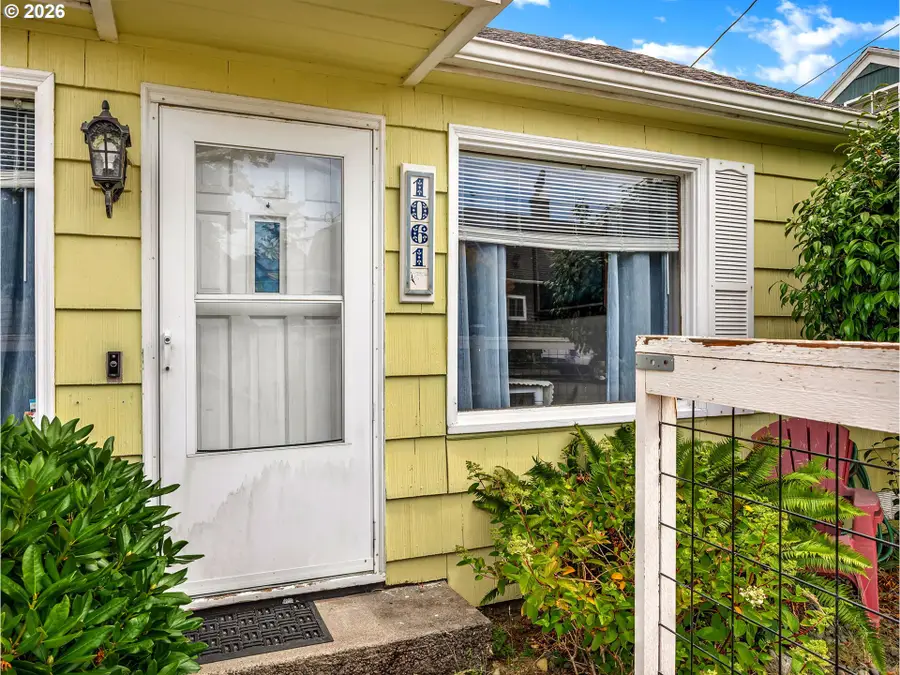 1061 S Downing St, Seaside, OR 97138 - #3
