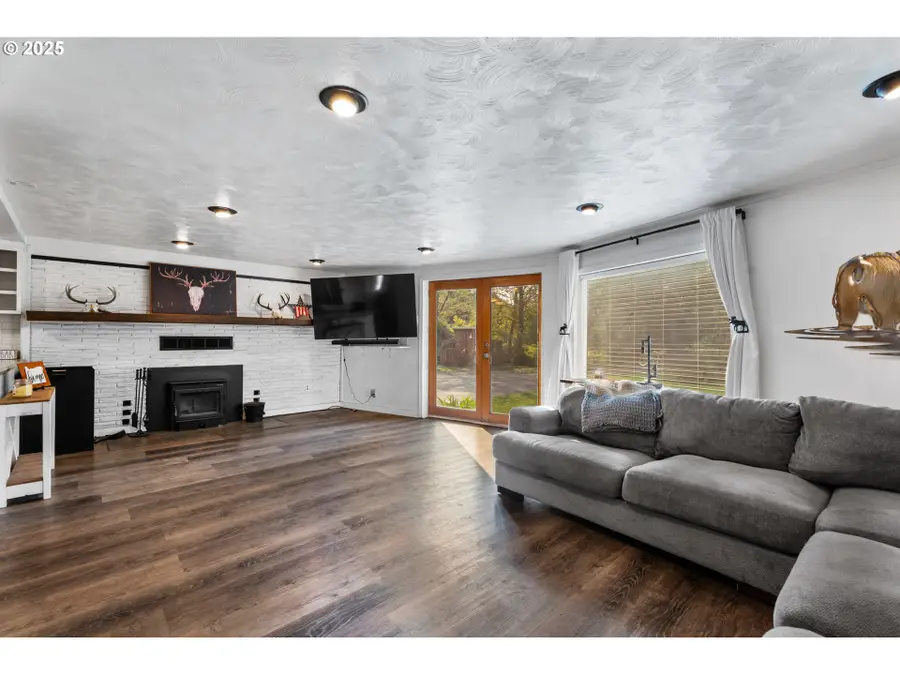 32005 Scappoose Vernonia Hwy, Scappoose, OR 97056 - Image #3