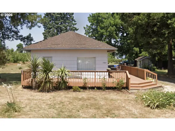 1765 E Lincoln Rd, Woodburn, OR 97071