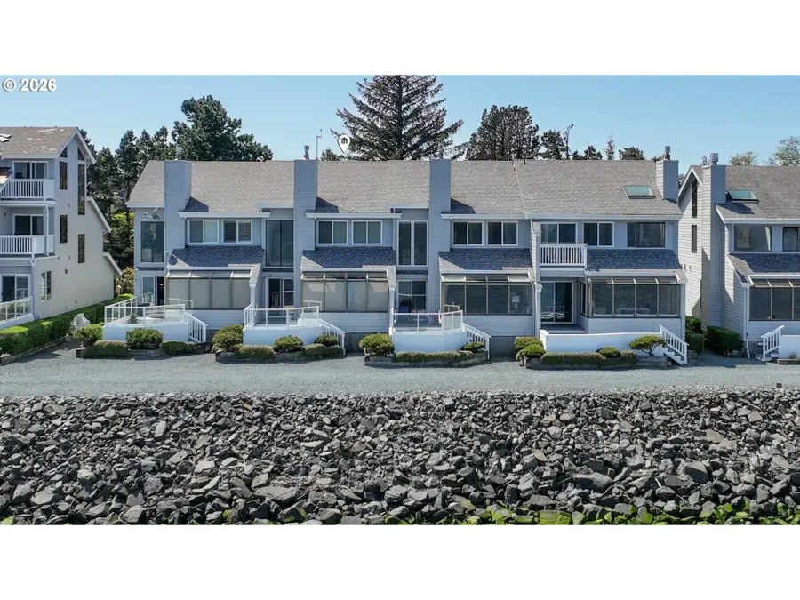 803 5th Ave #18, Hammond, OR 97121 - #3