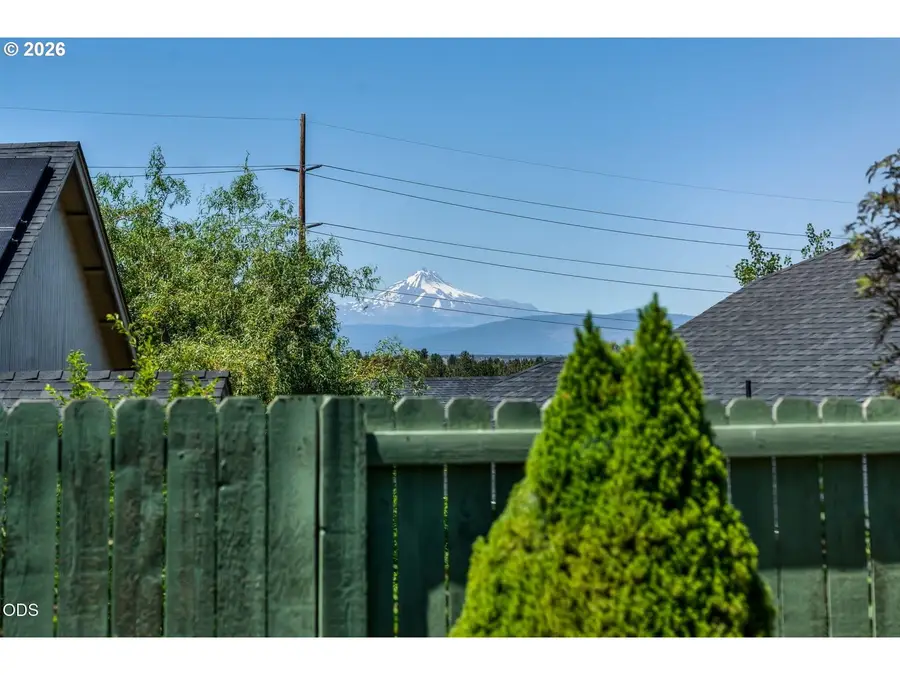 339 SW 33rd Dr, Redmond, OR 97756 - #3