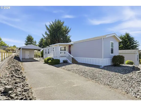 1240 Embarcadero Cir, CoosBay, OR 97420