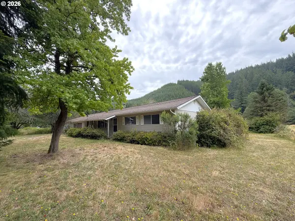 10082 Lone Pine Ln, MyrtlePoint, OR 97458