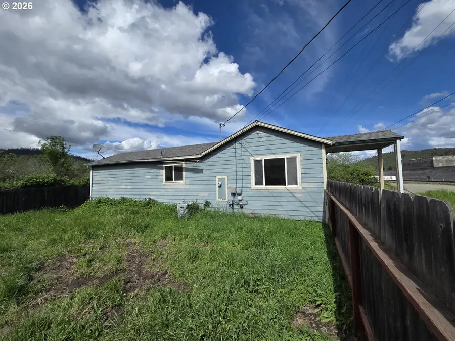 340 E 6th Ave, Riddle, OR 97469 - #3