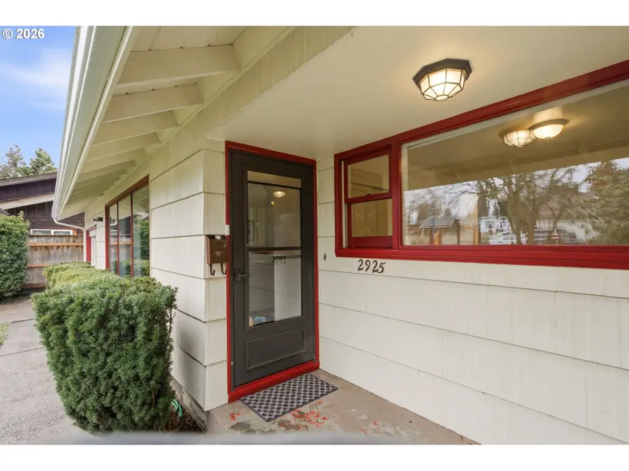 2925 Charnelton St, Eugene, OR 97405 - #3