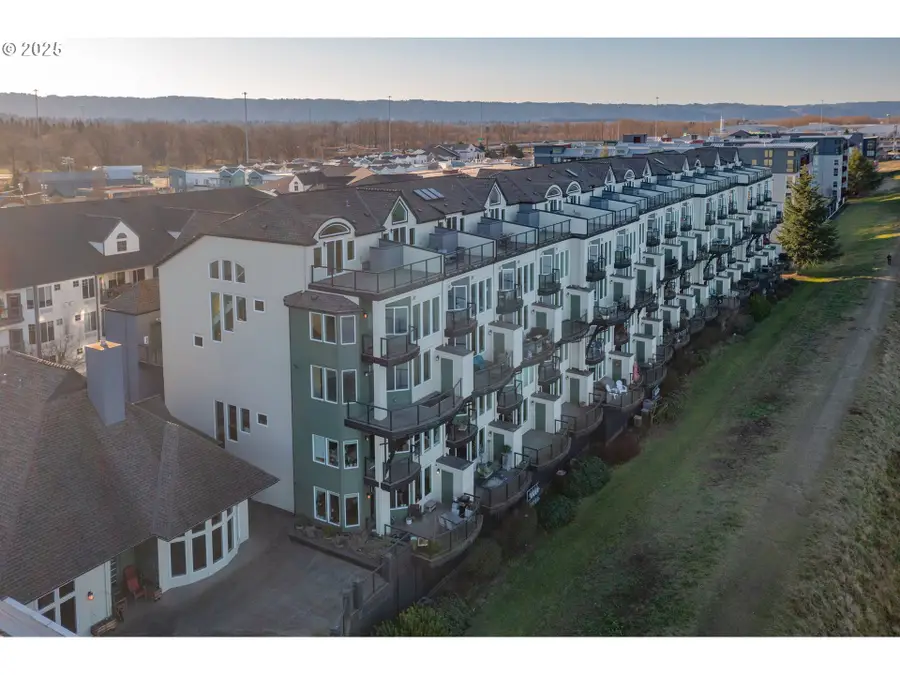 905 N Harbour Dr #32, Portland, OR 97217 - Image #2