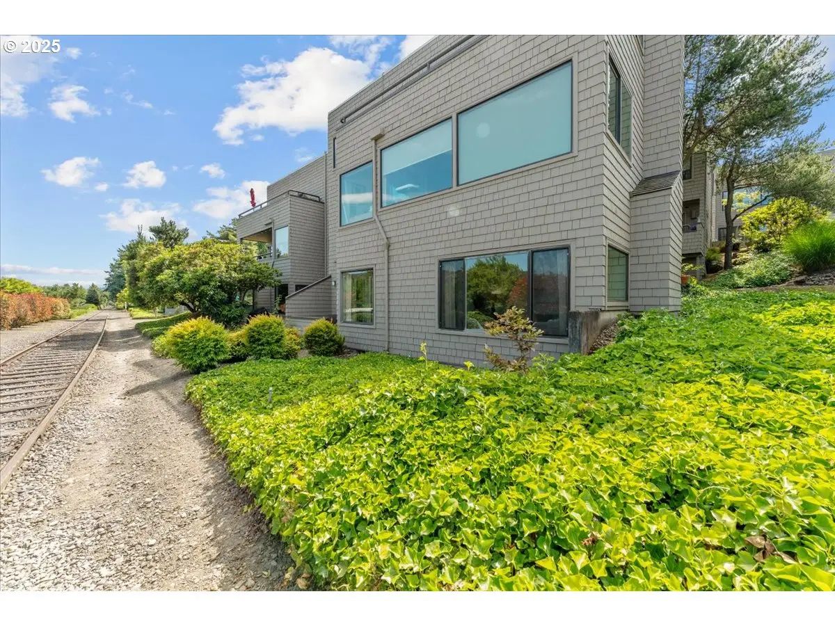 5858 S Riveridge Ln #24, Portland, OR 97239 - Image #1