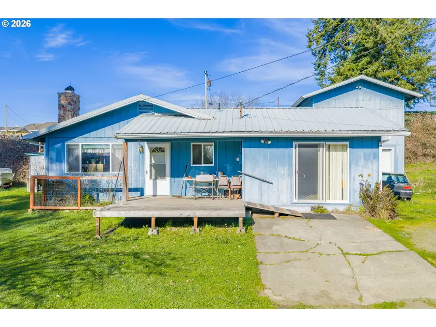 536 18th St, Myrtle Point, OR 97458 - #3