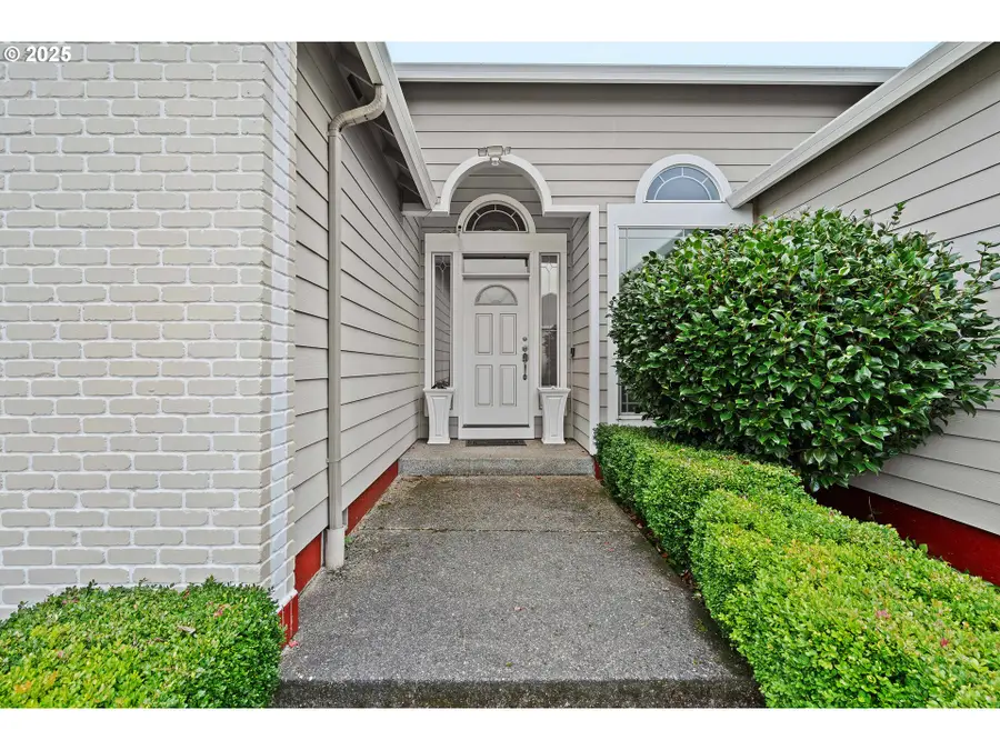 16442 SE High Meadow Loop, Portland, OR 97236 - Image #3