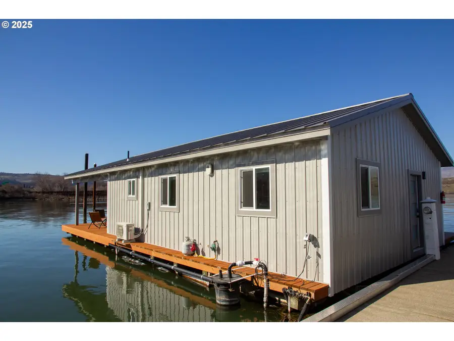 101 N Boat Basin Rd, The Dalles, OR 97058 - Image #2