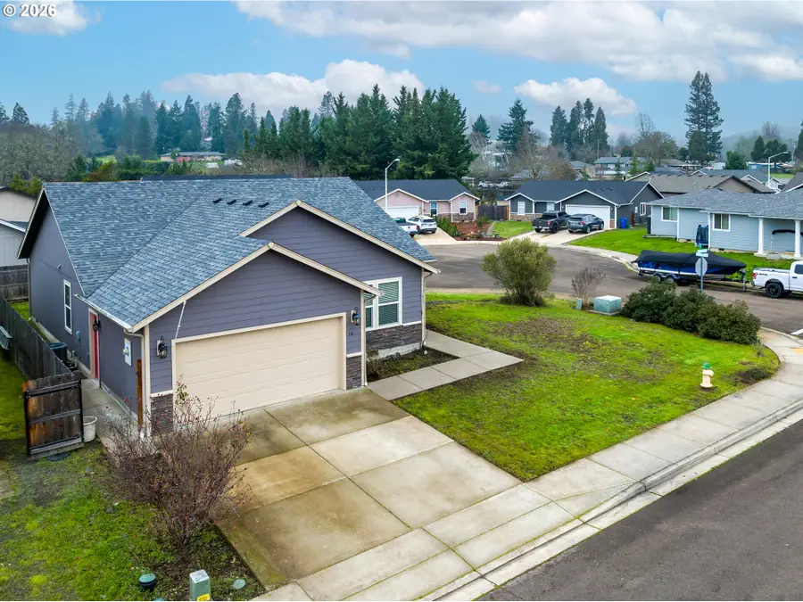 110 Teresa Ln, Winston, OR 97496 - Image #3