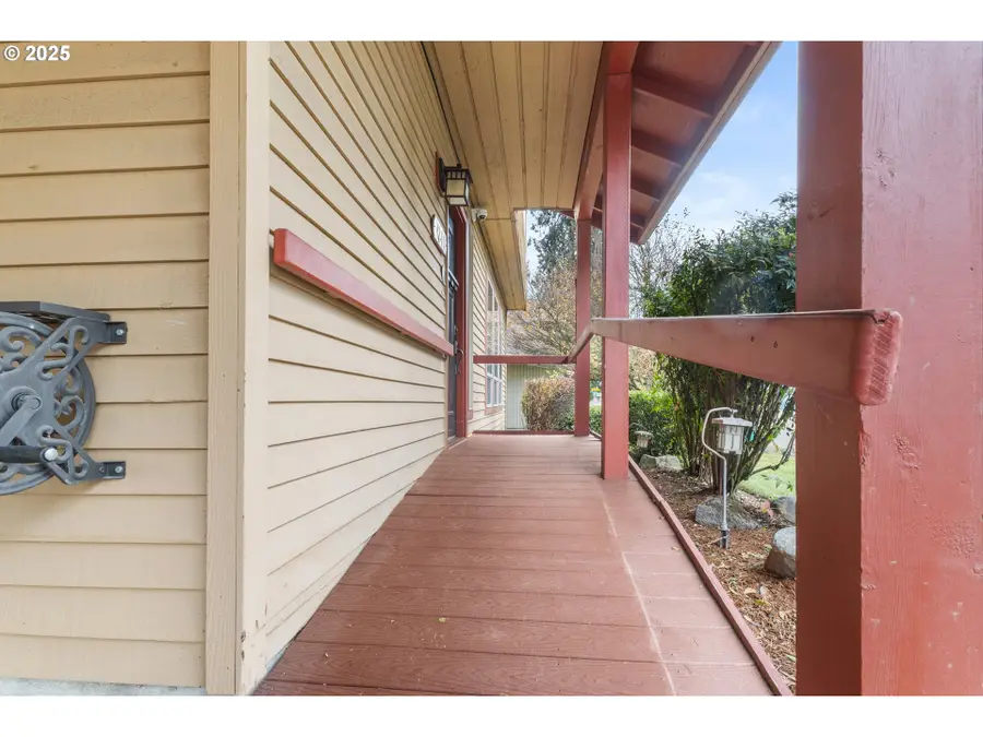 4241 SE Northridge Dr, Milwaukie, OR 97222 - Image #2