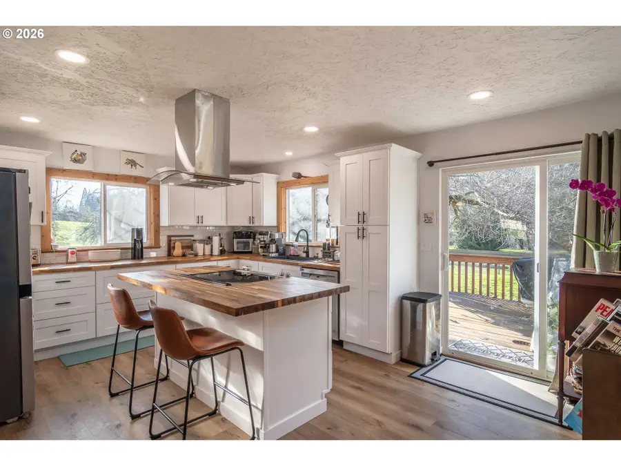 1410 SE Micelli St, Roseburg, OR 97470 - Image #3