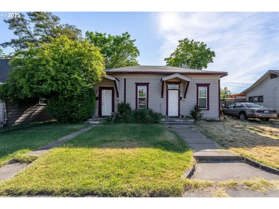 214 N Peach St, Medford, OR 97501 - #3