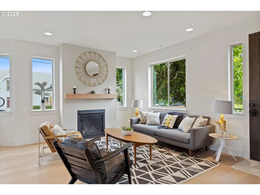 4643 N Gantenbein Ave, Portland, OR 97217 - Image #3